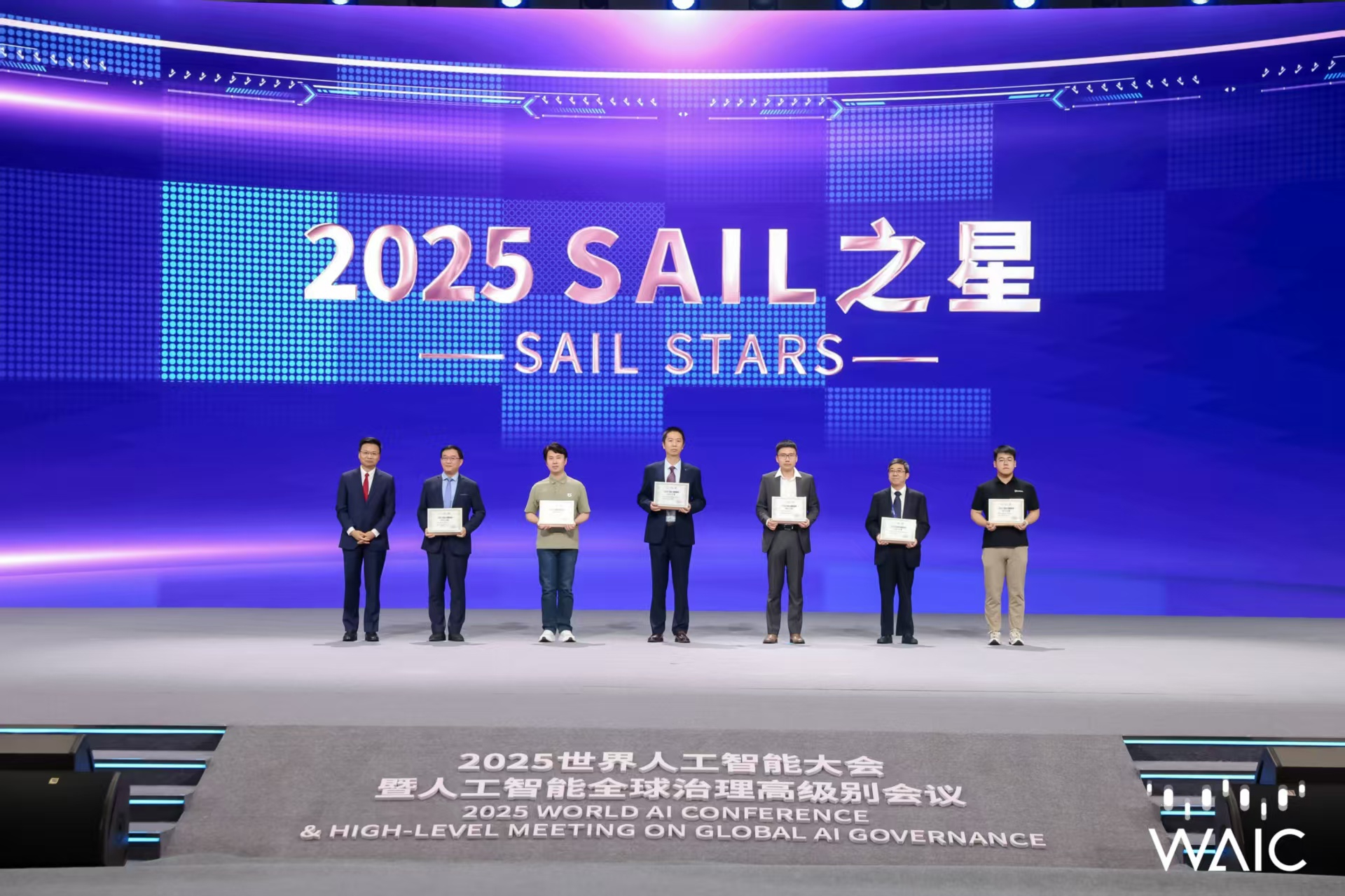 UB8优游成WAIC唯一获SAIL之星奖的机器...
